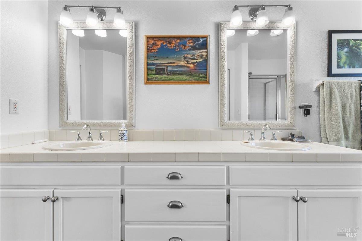 Detail Gallery Image 11 of 31 For 1705 Walnut Creek Dr, Santa Rosa,  CA 95403 - 4 Beds | 3 Baths