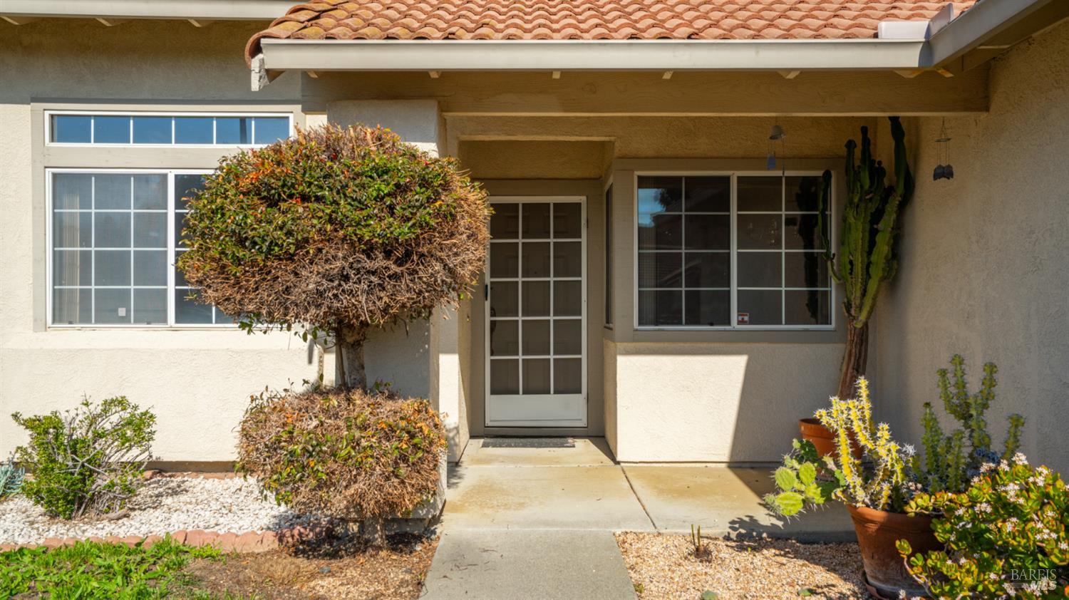 Detail Gallery Image 4 of 37 For 954 Iron Dr, Vacaville,  CA 95687 - 3 Beds | 2 Baths