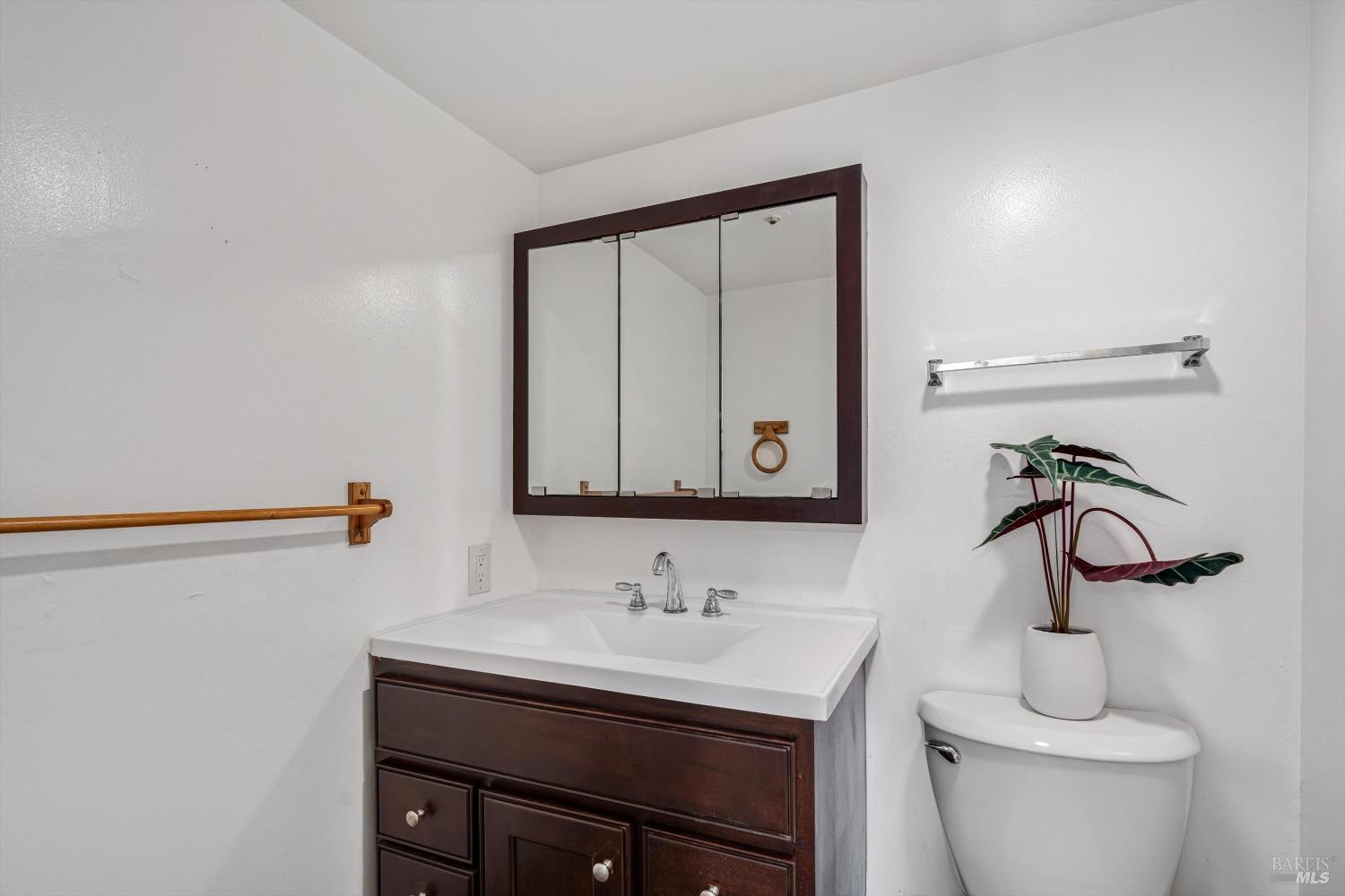 Detail Gallery Image 5 of 18 For 1370 Townview Ave #305,  Santa Rosa,  CA 95405 - 2 Beds | 1/1 Baths