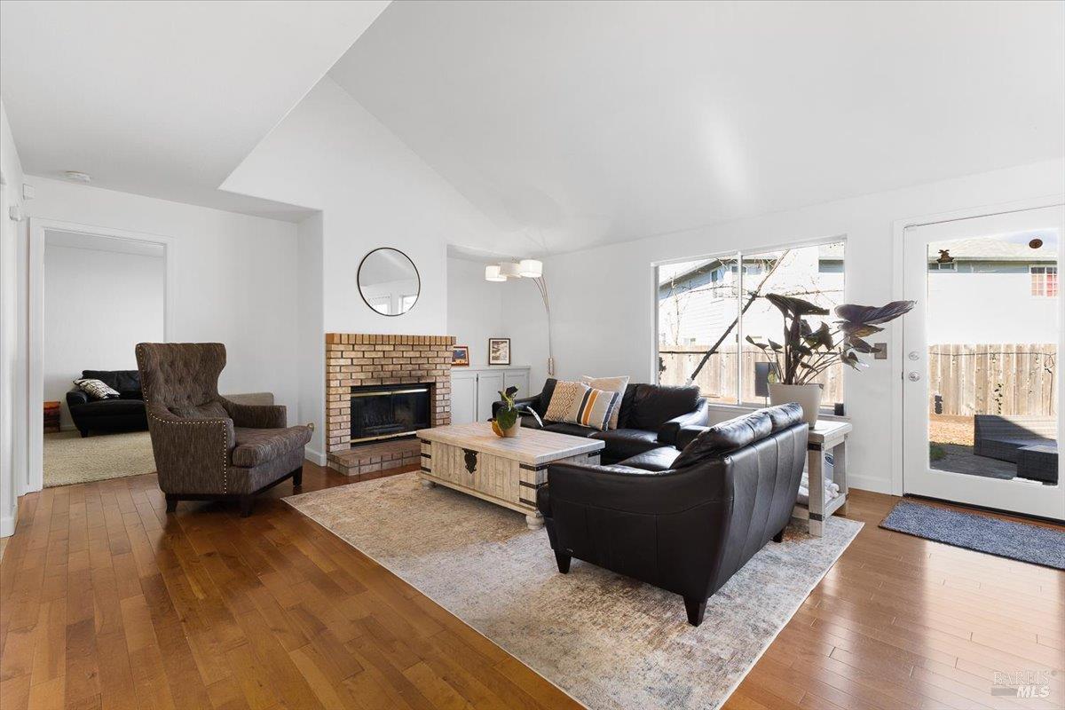 Detail Gallery Image 7 of 31 For 1705 Walnut Creek Dr, Santa Rosa,  CA 95403 - 4 Beds | 3 Baths