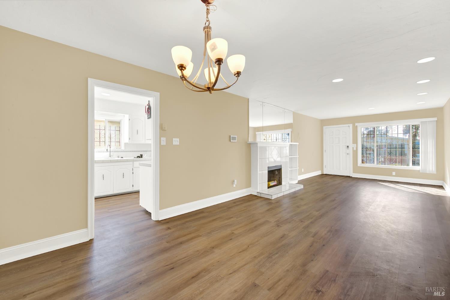 Detail Gallery Image 3 of 40 For 7608 Arthur St, Oakland,  CA 94605 - 3 Beds | 2 Baths