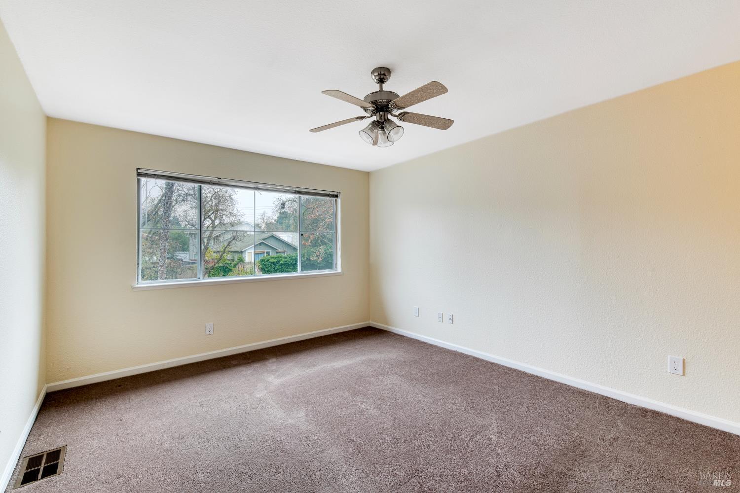 Detail Gallery Image 24 of 38 For 269 Hidden Creek Ct, Martinez,  CA 94553 - 2 Beds | 2/1 Baths