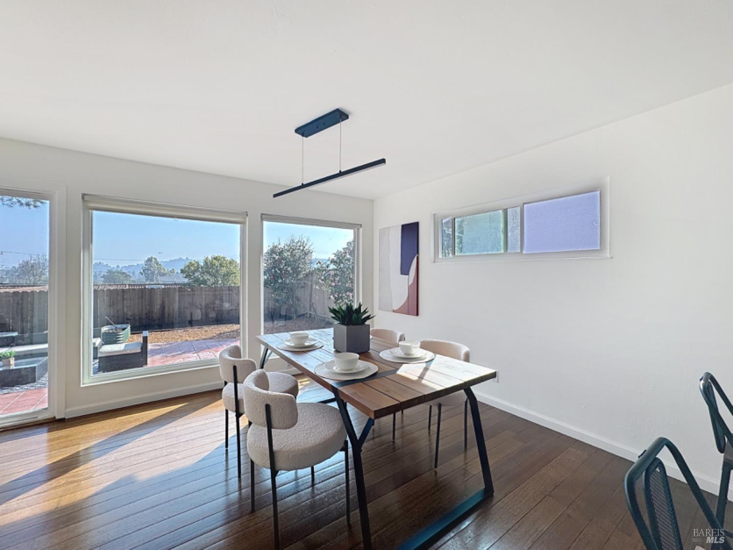 Detail Gallery Image 14 of 51 For 587 Tanbark Ter, San Rafael,  CA 94903 - 3 Beds | 2 Baths