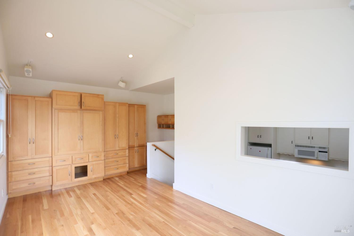 Detail Gallery Image 19 of 27 For 11 Alta Vista Ave #11,  Mill Valley,  CA 94941 - 2 Beds | 1 Baths