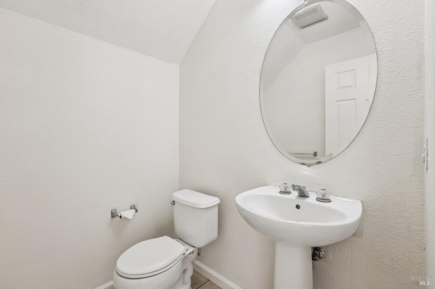 Detail Gallery Image 15 of 40 For 2623 Rosevine Ln, Santa Rosa,  CA 95407 - 4 Beds | 2/1 Baths