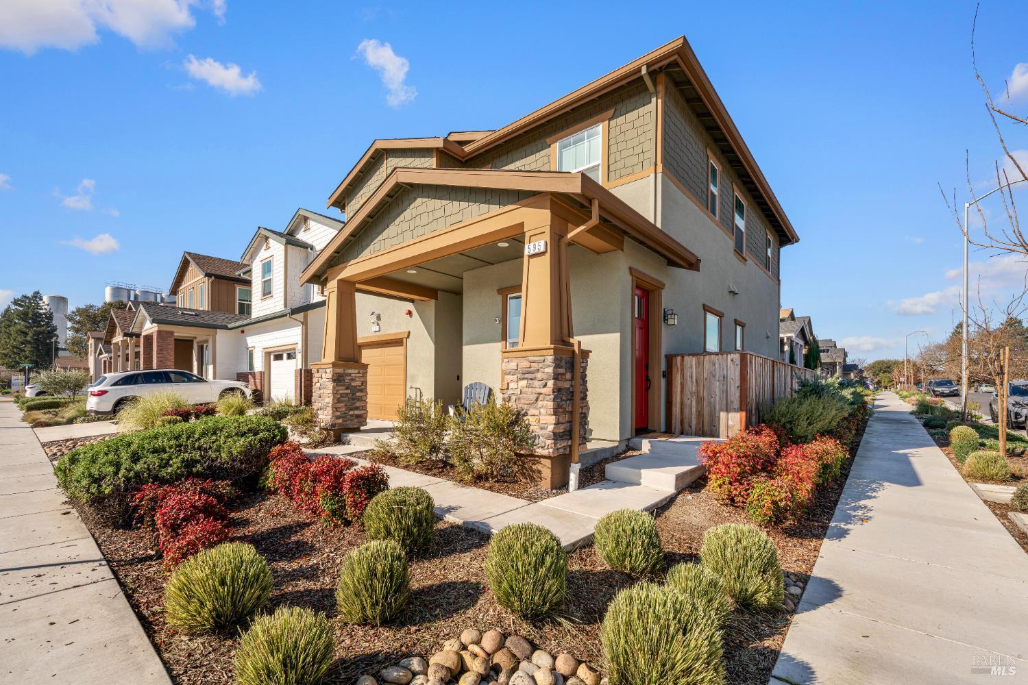 Detail Gallery Image 3 of 56 For 591 Madison St, Petaluma,  CA 94952 - 4 Beds | 3/1 Baths