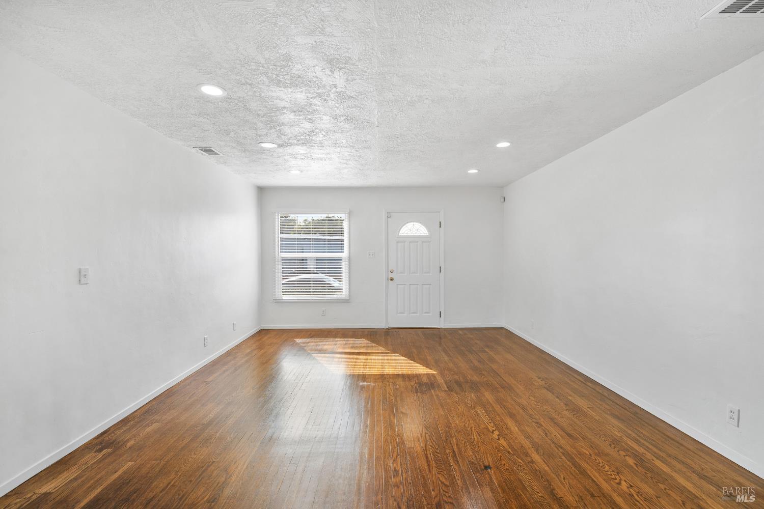 Detail Gallery Image 7 of 26 For 458 Spring St, Richmond,  CA 94804 - 2 Beds | 1 Baths