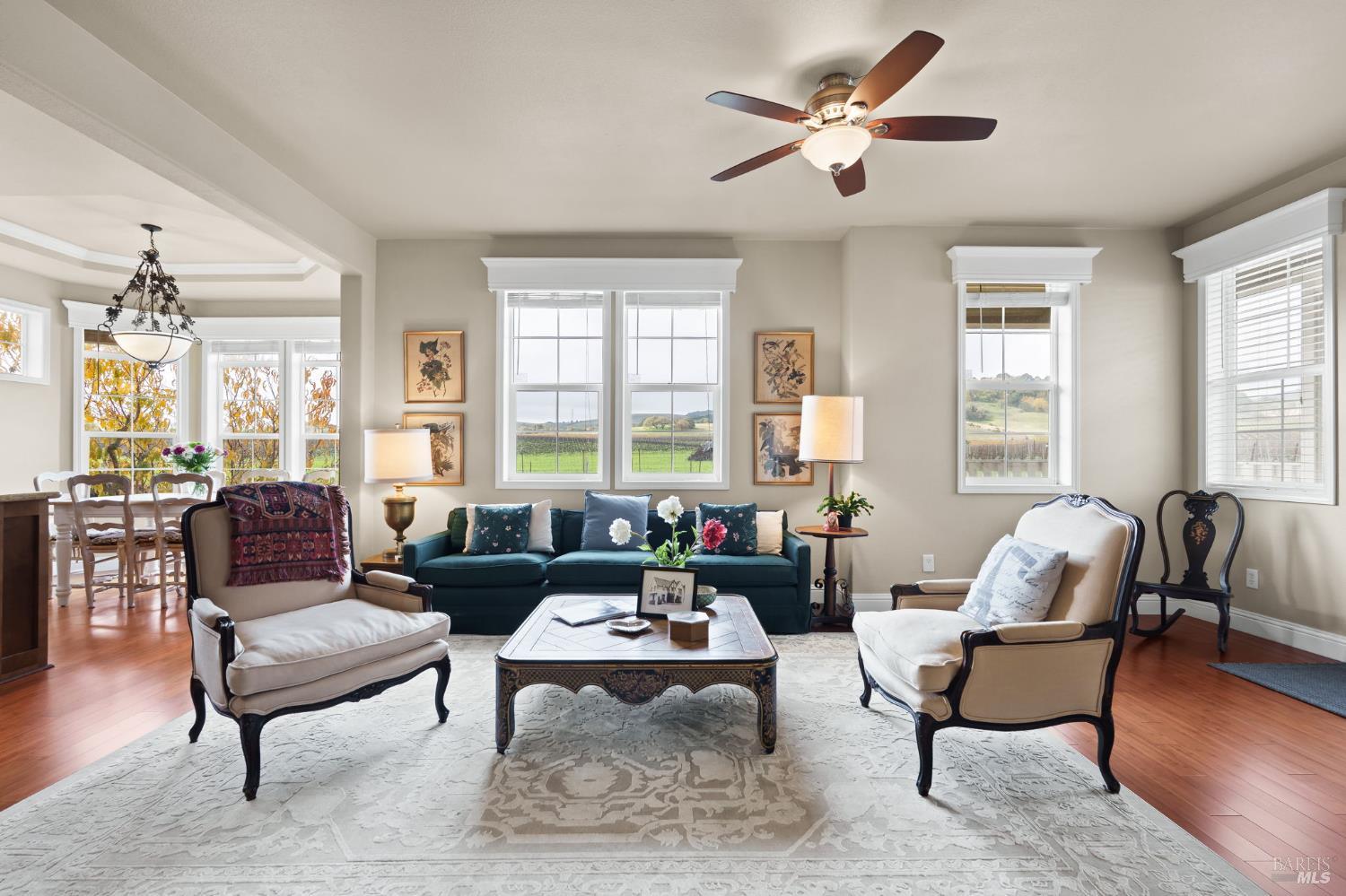 Detail Gallery Image 4 of 27 For 132 Bear Flag Rd, Sonoma,  CA 95476 - 2 Beds | 3 Baths