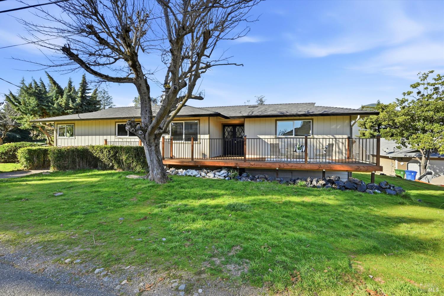 Detail Gallery Image 2 of 43 For 10496 Fairway Pl, Kelseyville,  CA 95451 - 3 Beds | 2 Baths