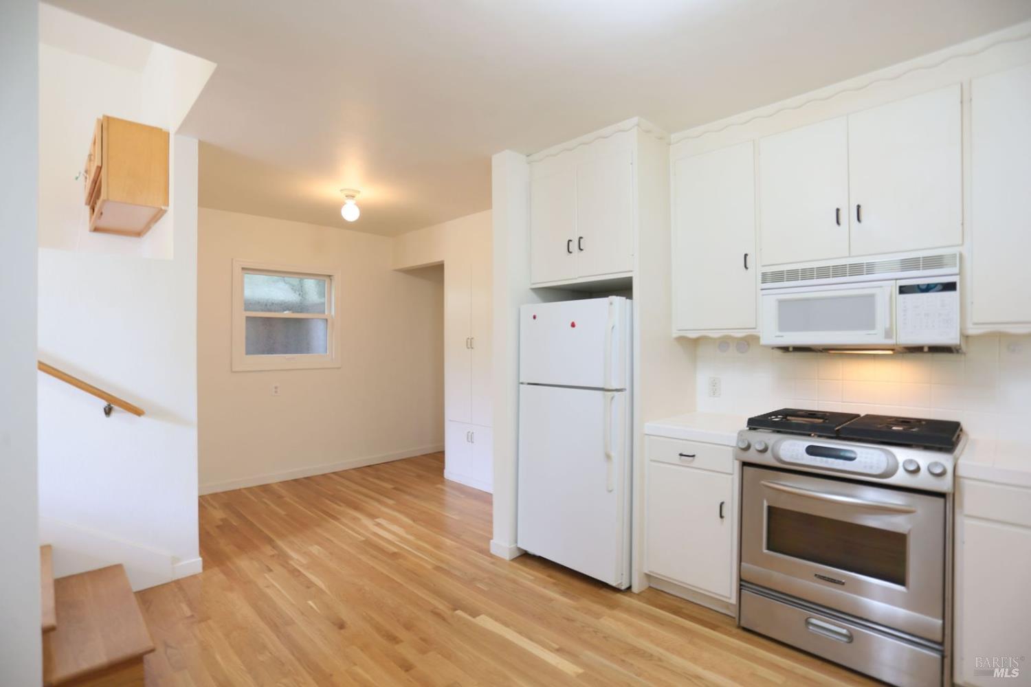 Detail Gallery Image 15 of 27 For 11 Alta Vista Ave #11,  Mill Valley,  CA 94941 - 2 Beds | 1 Baths