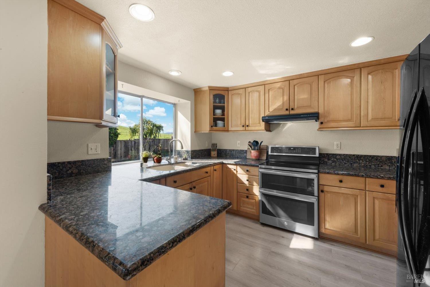 Detail Gallery Image 18 of 66 For 3327 Colonial Ct, Fairfield,  CA 94534 - 4 Beds | 3 Baths