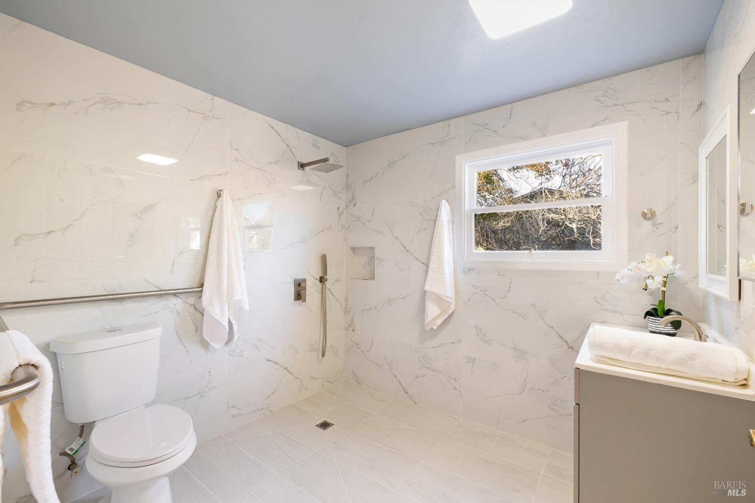 Detail Gallery Image 12 of 19 For 472 5th St, Sonoma,  CA 95476 - 2 Beds | 1 Baths