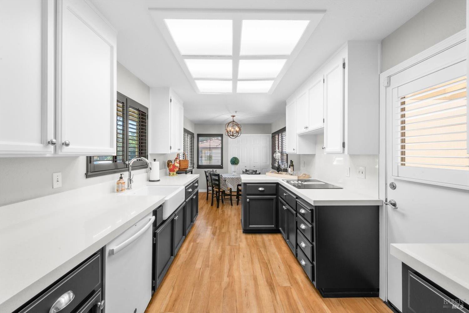 Detail Gallery Image 13 of 53 For 69 Fountain Grove Cir, Napa,  CA 94558 - 2 Beds | 2 Baths