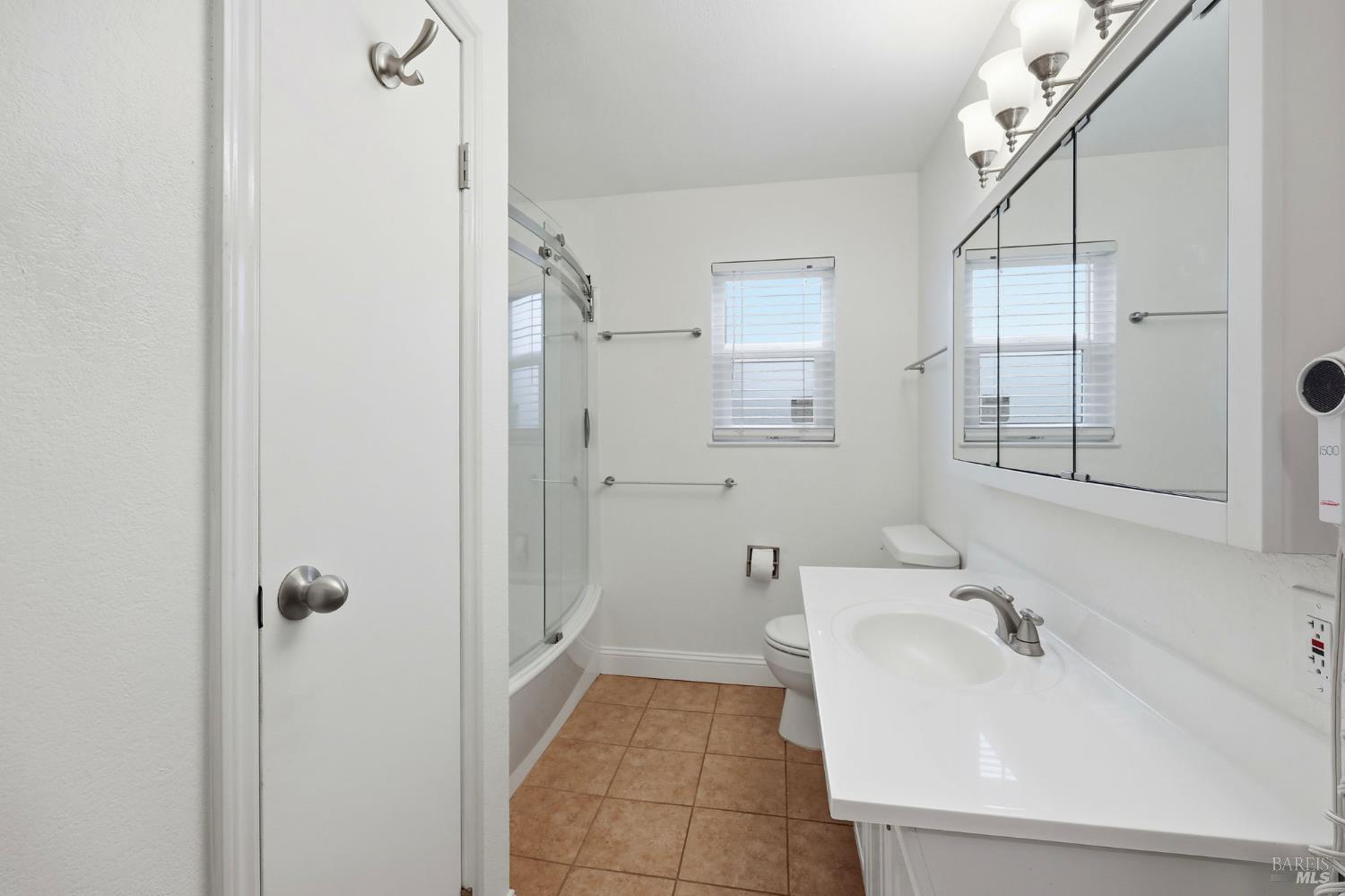 Detail Gallery Image 33 of 53 For 203 Cockrobin Ave, Windsor,  CA 95492 - 4 Beds | 2 Baths