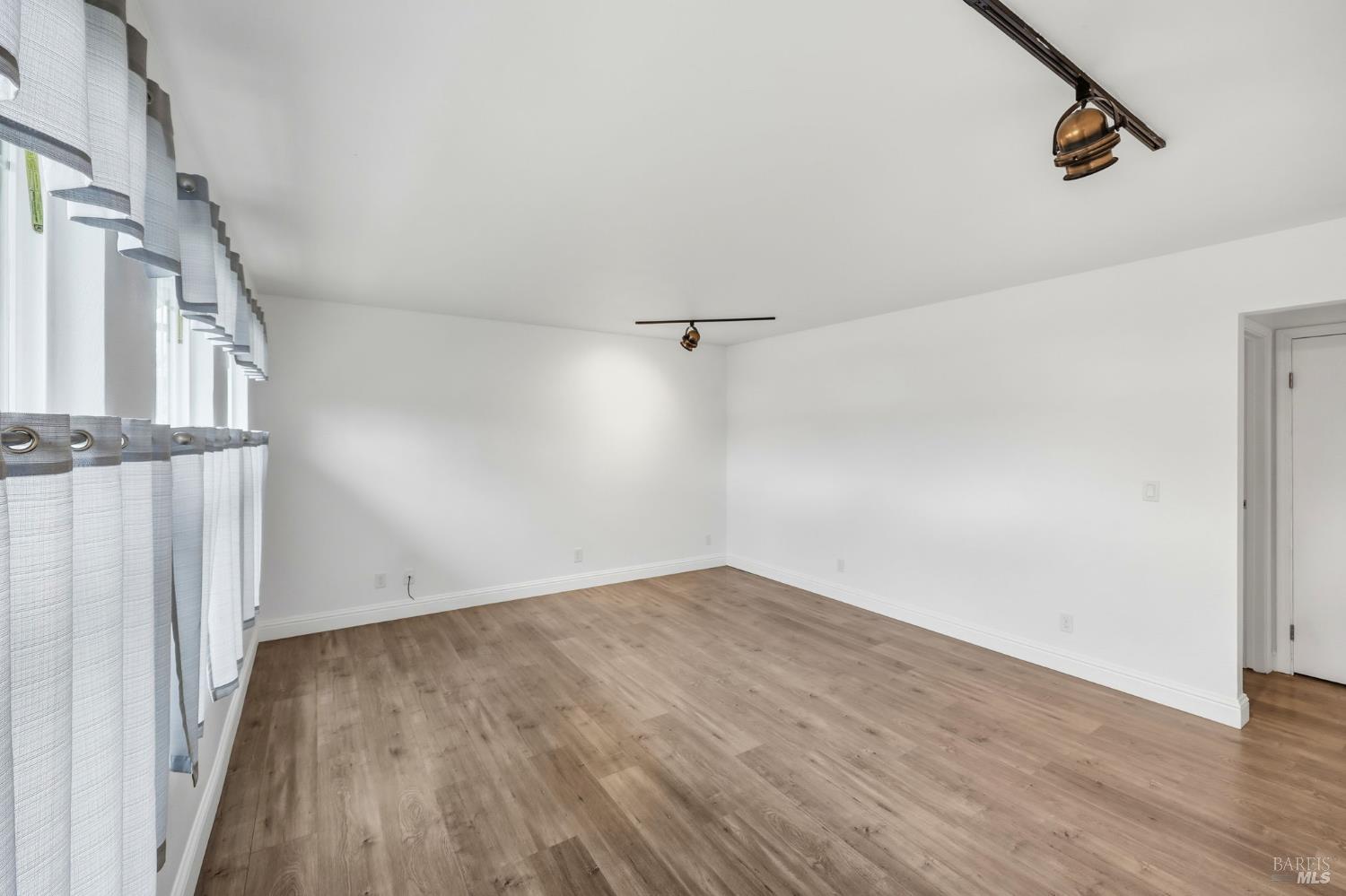 Detail Gallery Image 7 of 53 For 203 Cockrobin Ave, Windsor,  CA 95492 - 4 Beds | 2 Baths