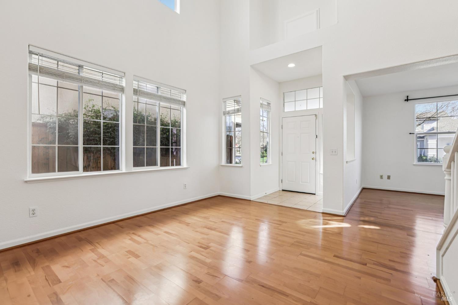 Detail Gallery Image 5 of 40 For 2623 Rosevine Ln, Santa Rosa,  CA 95407 - 4 Beds | 2/1 Baths