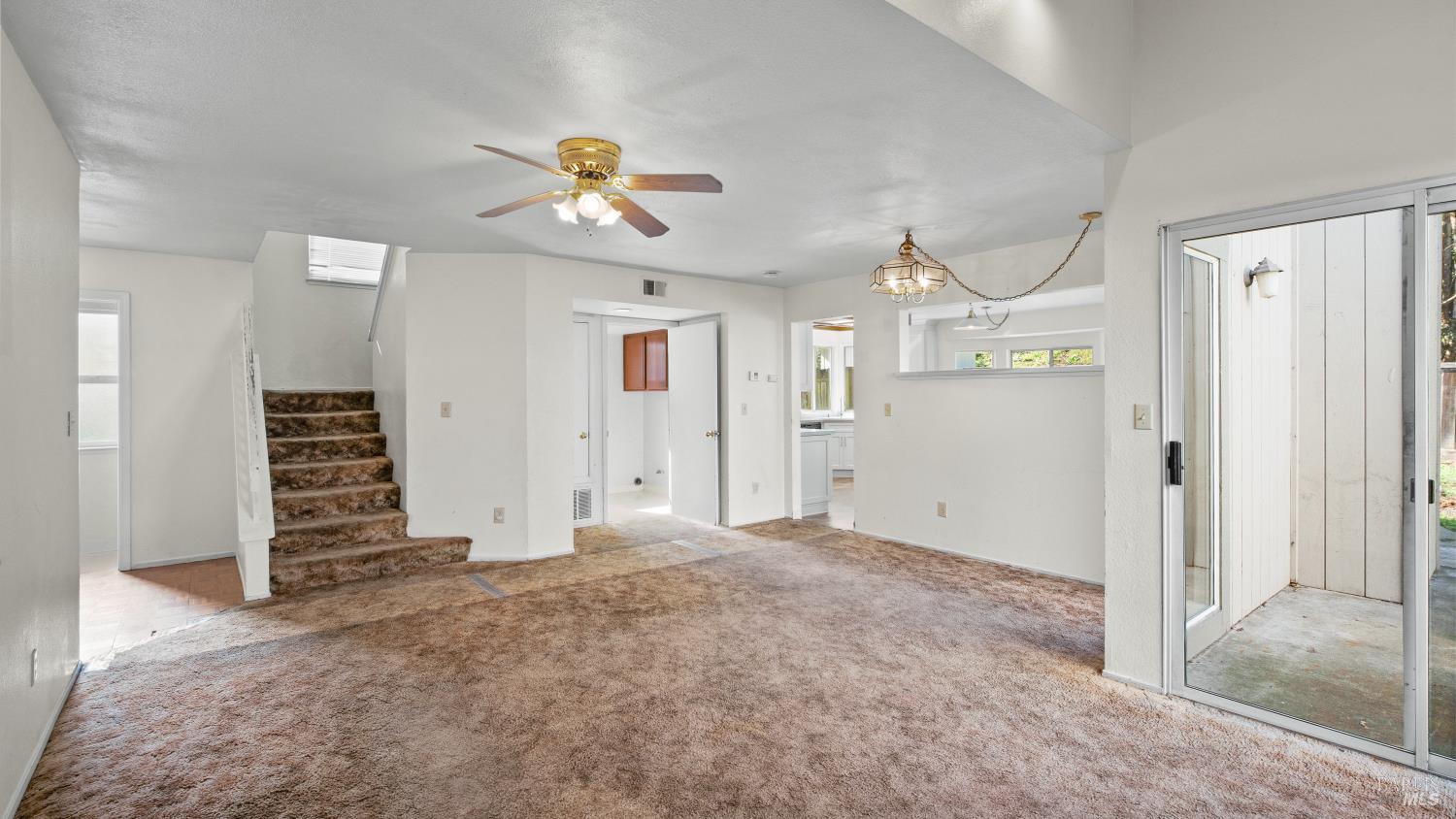 Detail Gallery Image 8 of 36 For 157 James River Rd, Vallejo,  CA 94591 - 4 Beds | 2/1 Baths