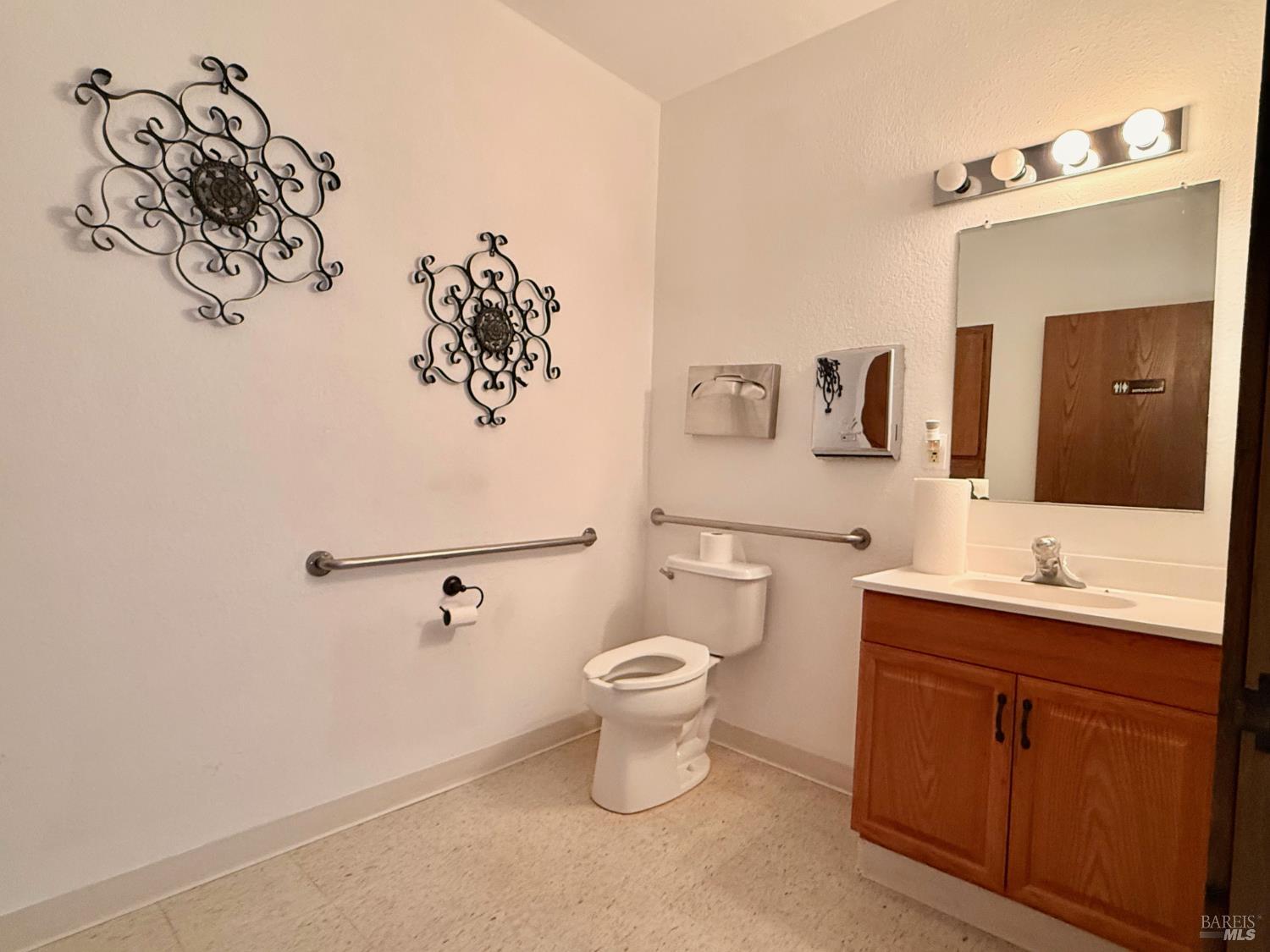 Detail Gallery Image 23 of 36 For 2900 Mendocino Ave, Santa Rosa,  CA 95403 - – Beds | – Baths