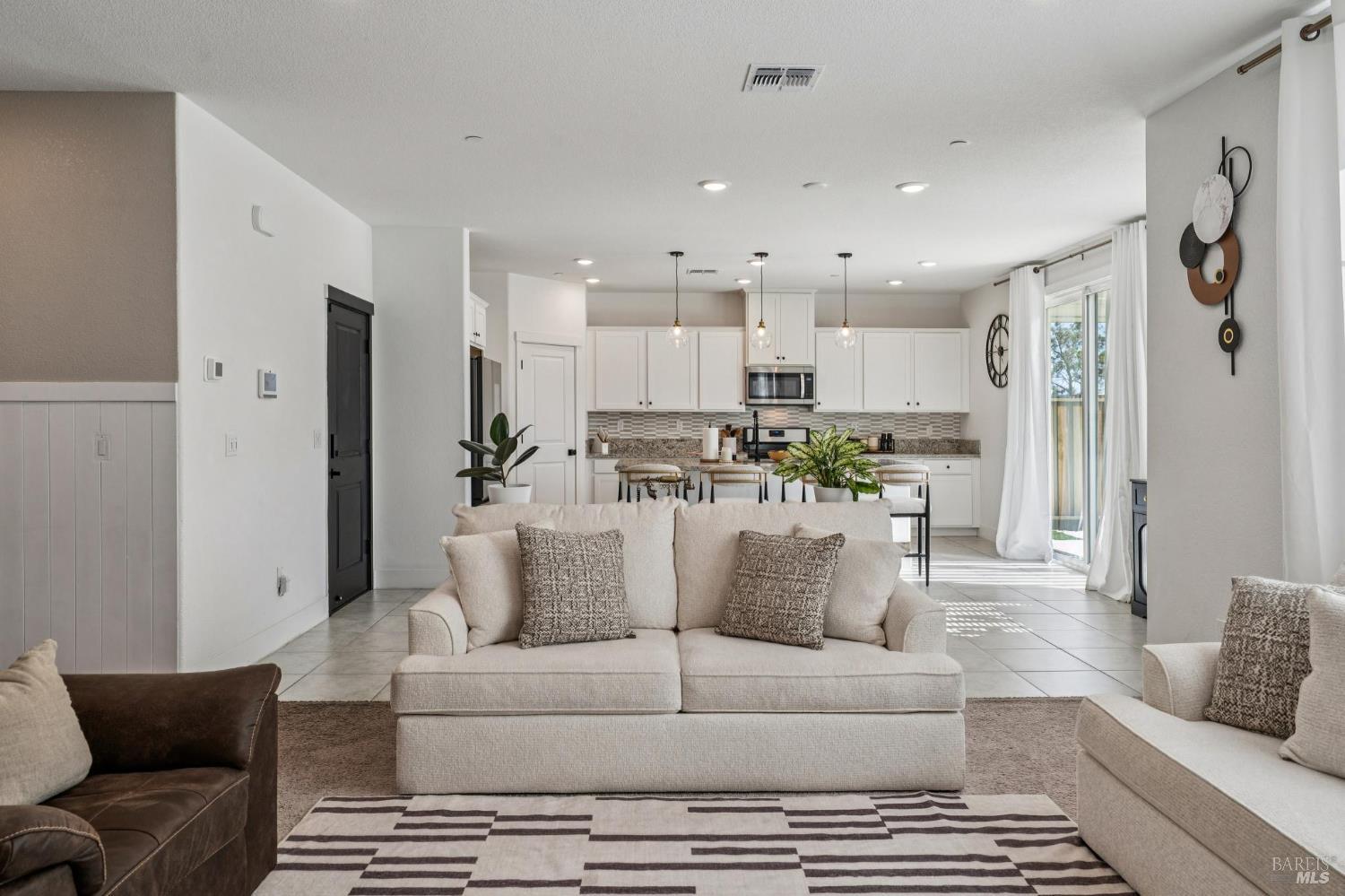 Detail Gallery Image 9 of 35 For 2915 Shaver St, Fairfield,  CA 94533 - 5 Beds | 3 Baths