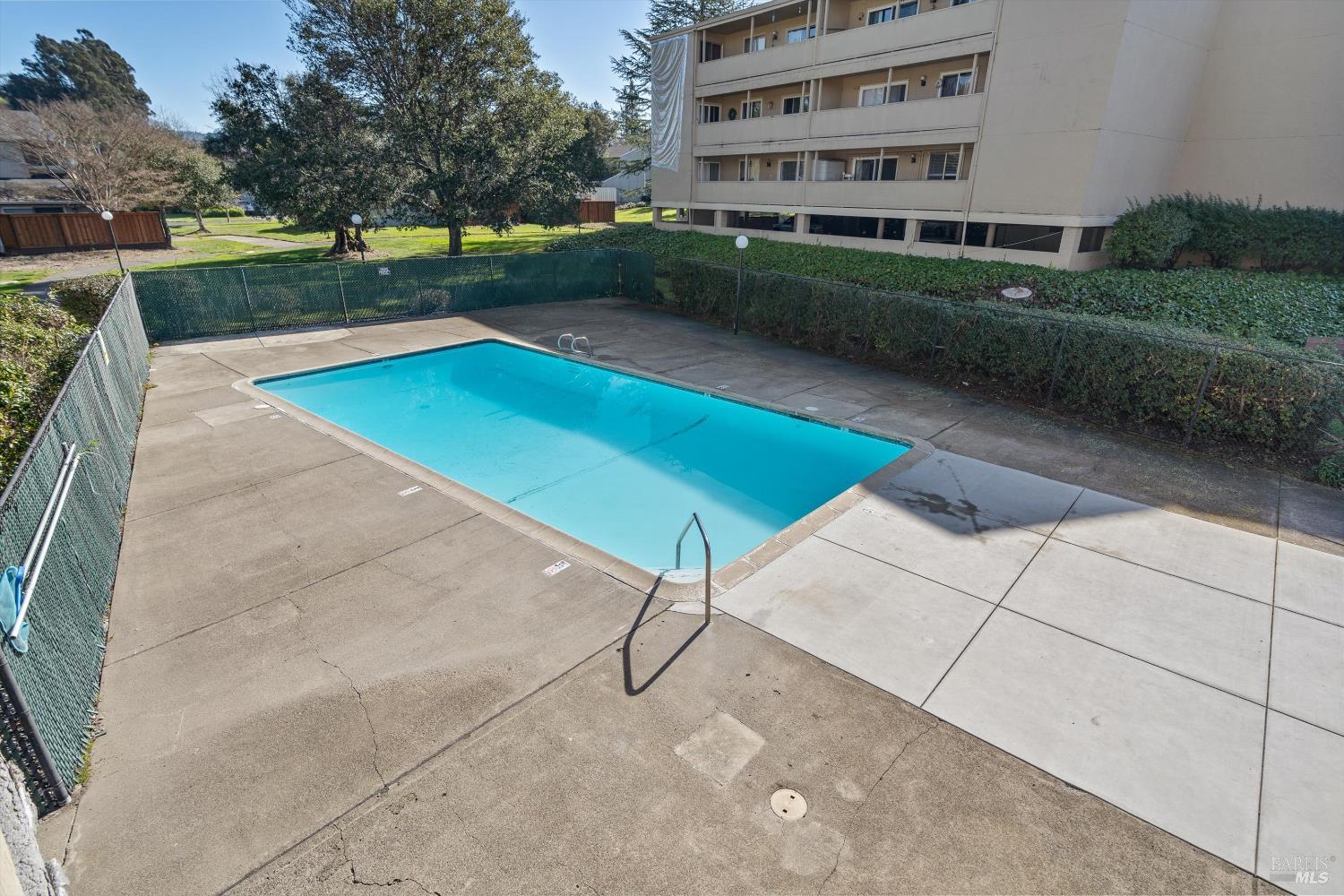 Detail Gallery Image 16 of 18 For 1370 Townview Ave #305,  Santa Rosa,  CA 95405 - 2 Beds | 1/1 Baths