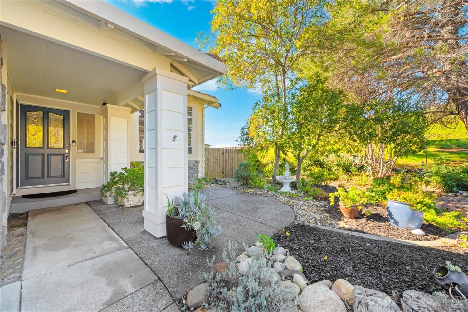 Detail Gallery Image 12 of 66 For 3327 Colonial Ct, Fairfield,  CA 94534 - 4 Beds | 3 Baths