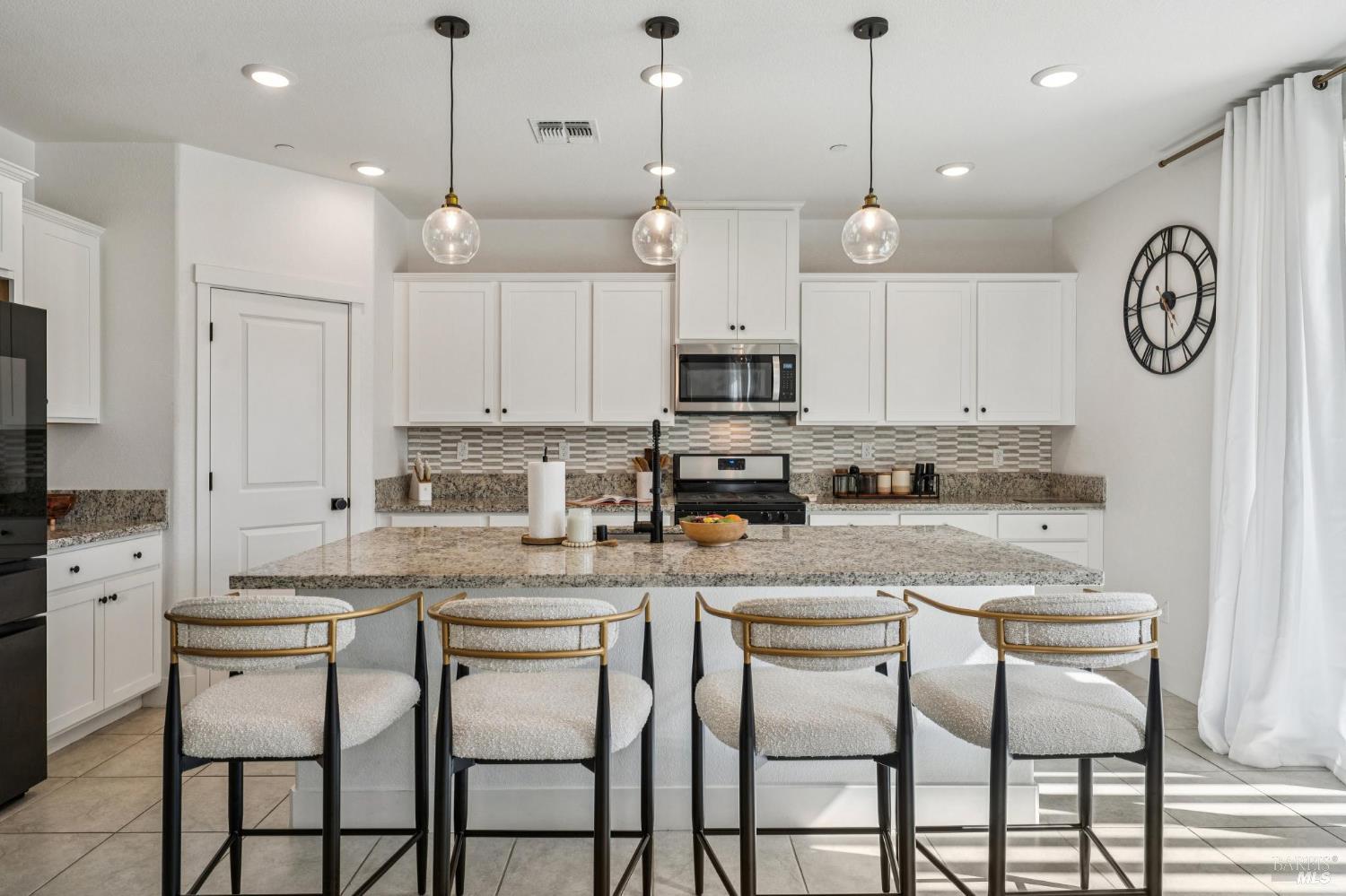 Detail Gallery Image 10 of 35 For 2915 Shaver St, Fairfield,  CA 94533 - 5 Beds | 3 Baths