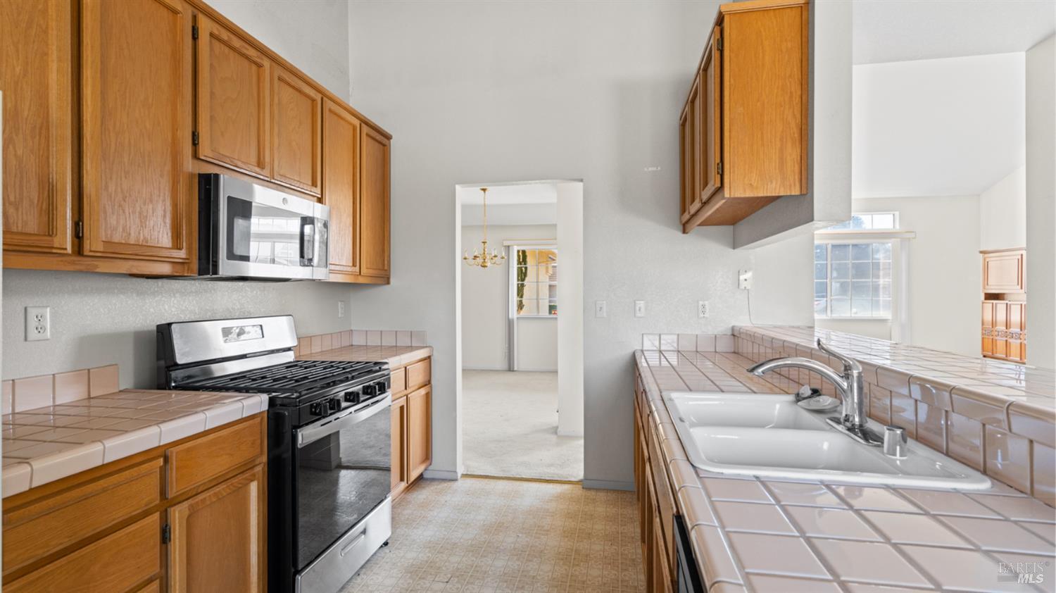 Detail Gallery Image 12 of 37 For 954 Iron Dr, Vacaville,  CA 95687 - 3 Beds | 2 Baths