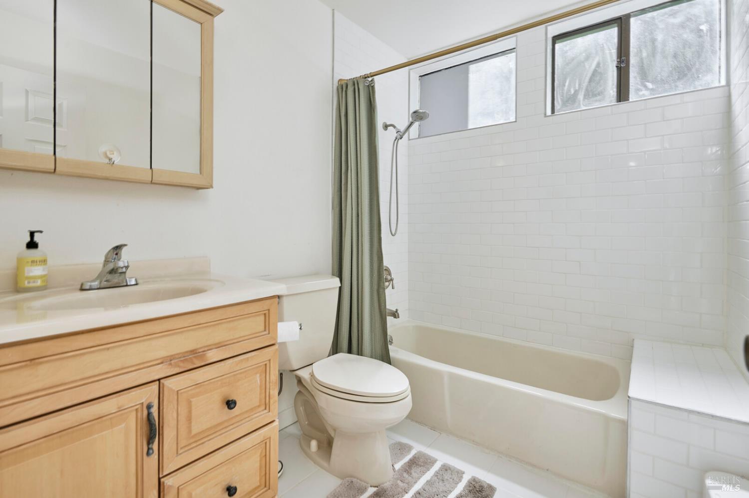 Detail Gallery Image 13 of 24 For 166 Professional Center Pkwy, San Rafael,  CA 94903 - 3 Beds | 2/1 Baths