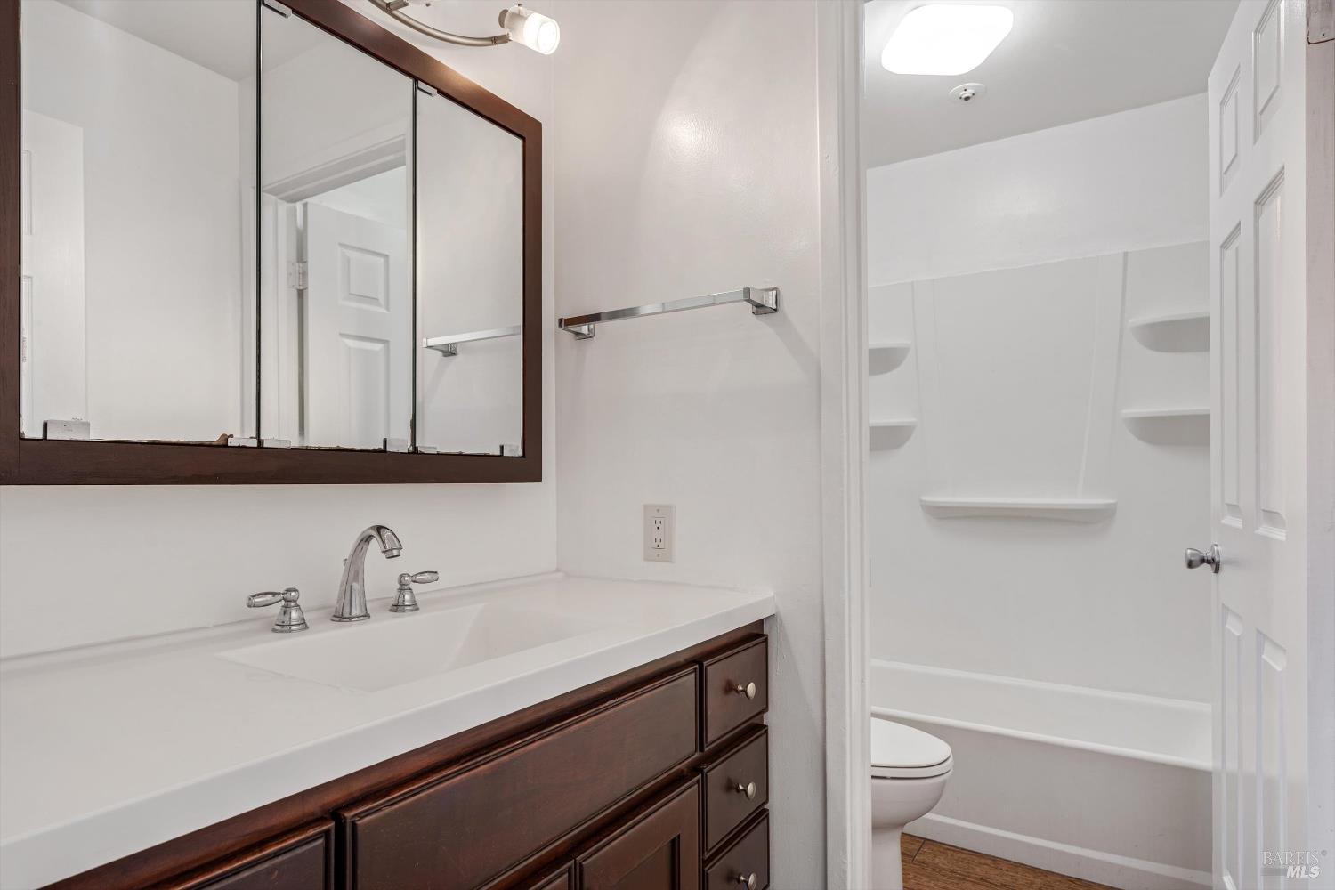 Detail Gallery Image 6 of 18 For 1370 Townview Ave #305,  Santa Rosa,  CA 95405 - 2 Beds | 1/1 Baths
