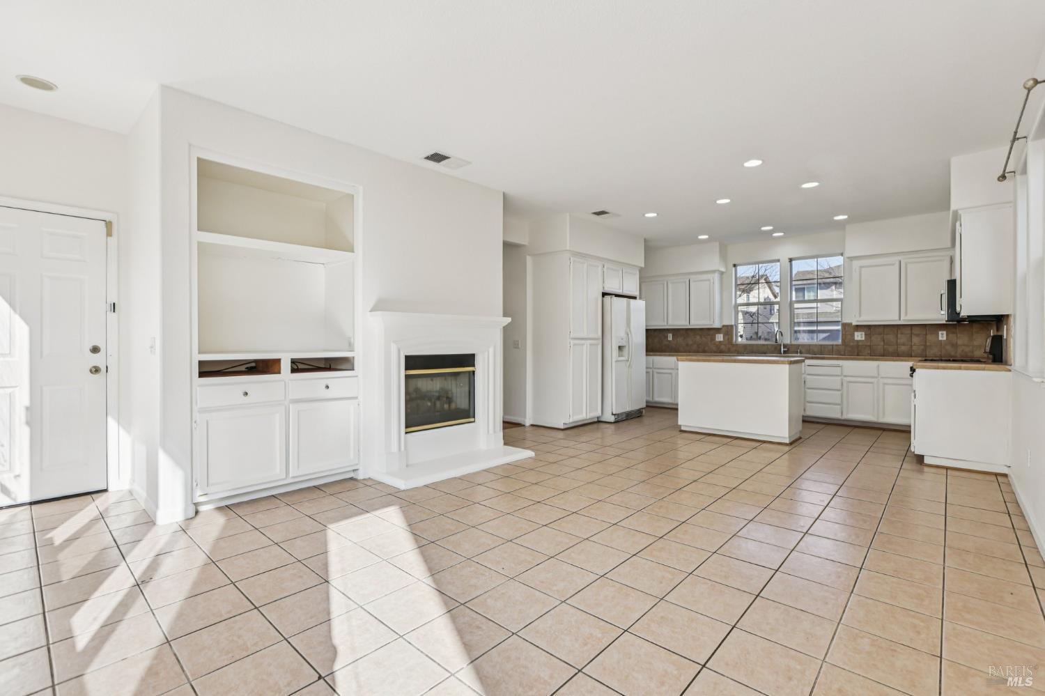 Detail Gallery Image 14 of 40 For 2623 Rosevine Ln, Santa Rosa,  CA 95407 - 4 Beds | 2/1 Baths