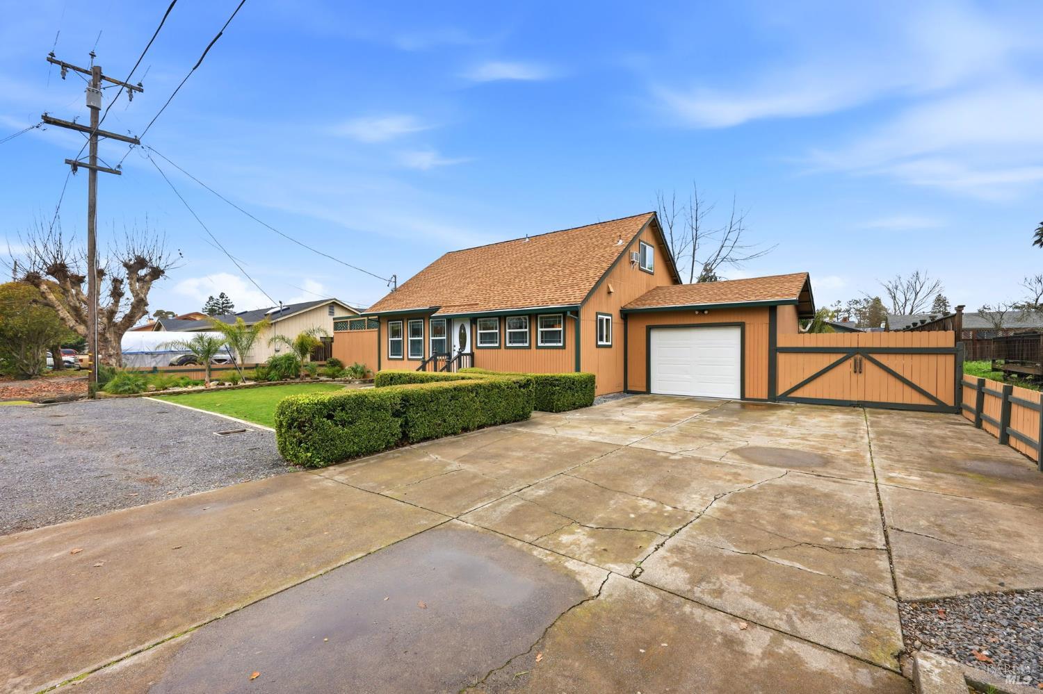 Detail Gallery Image 4 of 53 For 203 Cockrobin Ave, Windsor,  CA 95492 - 4 Beds | 2 Baths