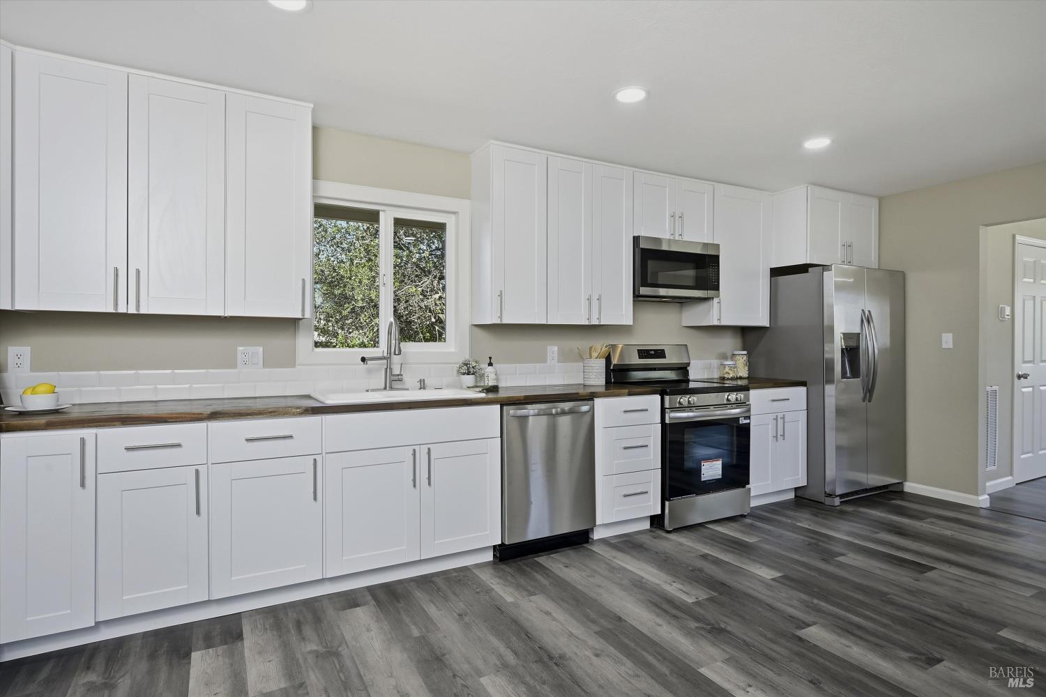 Detail Gallery Image 12 of 43 For 10496 Fairway Pl, Kelseyville,  CA 95451 - 3 Beds | 2 Baths