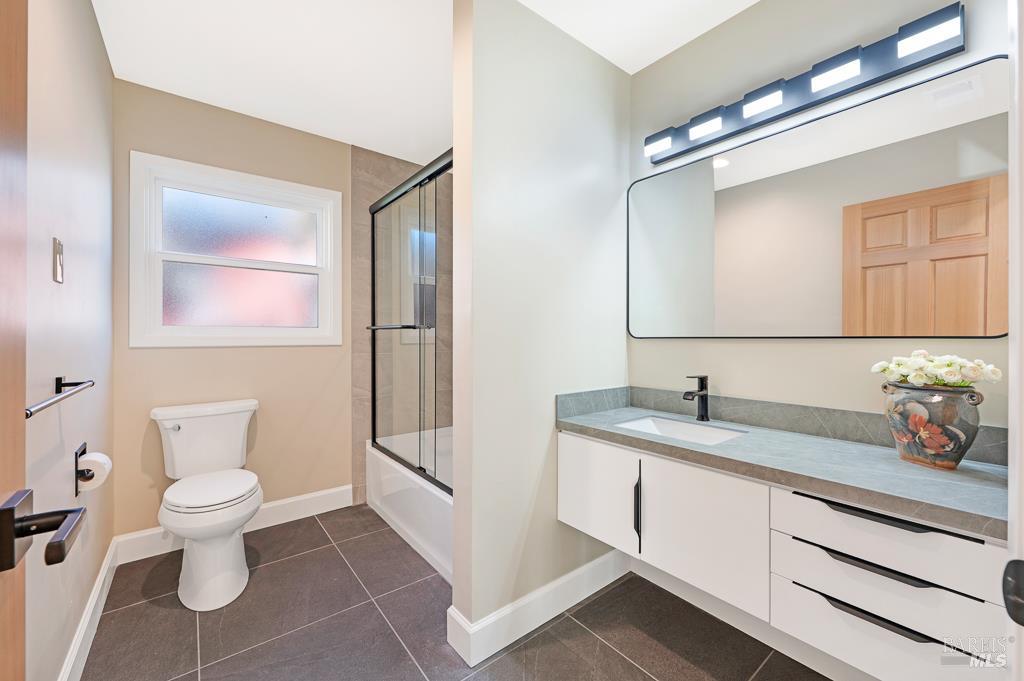 Detail Gallery Image 9 of 28 For 312 Benton St, Santa Rosa,  CA 95401 - 3 Beds | 2 Baths