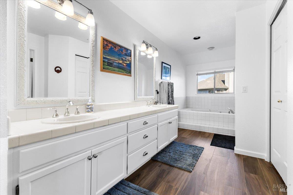 Detail Gallery Image 12 of 31 For 1705 Walnut Creek Dr, Santa Rosa,  CA 95403 - 4 Beds | 3 Baths