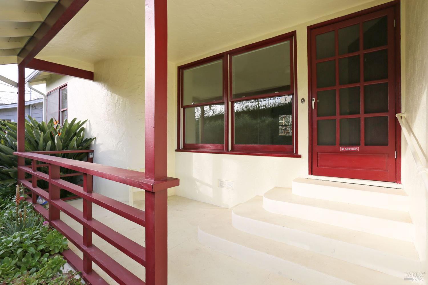 Detail Gallery Image 3 of 27 For 11 Alta Vista Ave #11,  Mill Valley,  CA 94941 - 2 Beds | 1 Baths