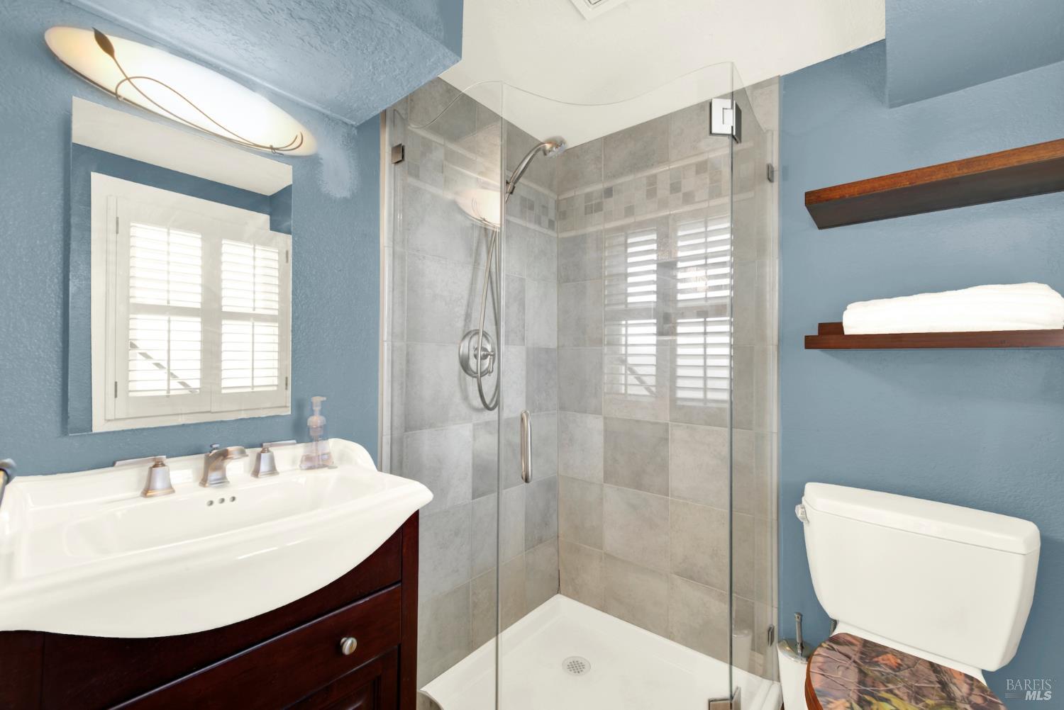 Detail Gallery Image 49 of 65 For 7937 Sunkist Dr, Oakland,  CA 94605 - 4 Beds | 3 Baths