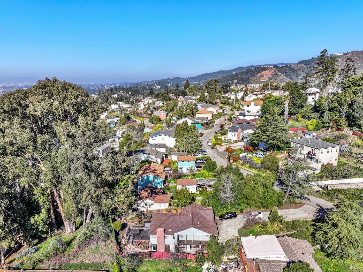 Detail Gallery Image 5 of 65 For 7937 Sunkist Dr, Oakland,  CA 94605 - 4 Beds | 3 Baths