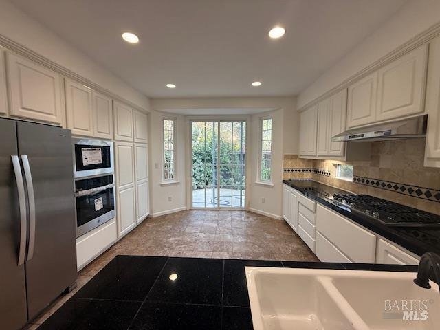 Detail Gallery Image 7 of 17 For 5011 Staghorn Dr, Vallejo,  CA 94591 - 3 Beds | 3 Baths