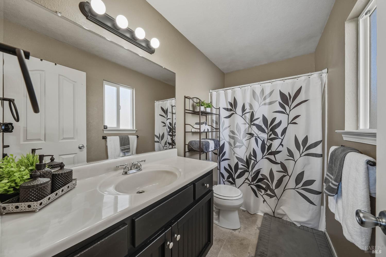 Detail Gallery Image 27 of 43 For 460 Walnut Dr, Lakeport,  CA 95453 - 2 Beds | 2 Baths
