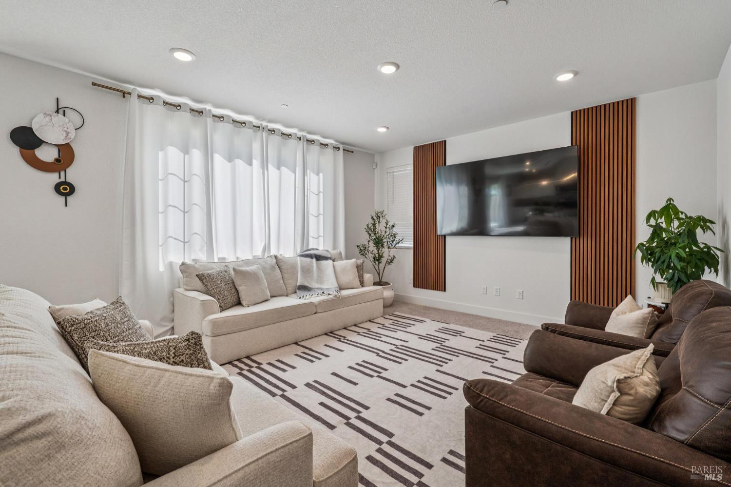 Detail Gallery Image 8 of 35 For 2915 Shaver St, Fairfield,  CA 94533 - 5 Beds | 3 Baths