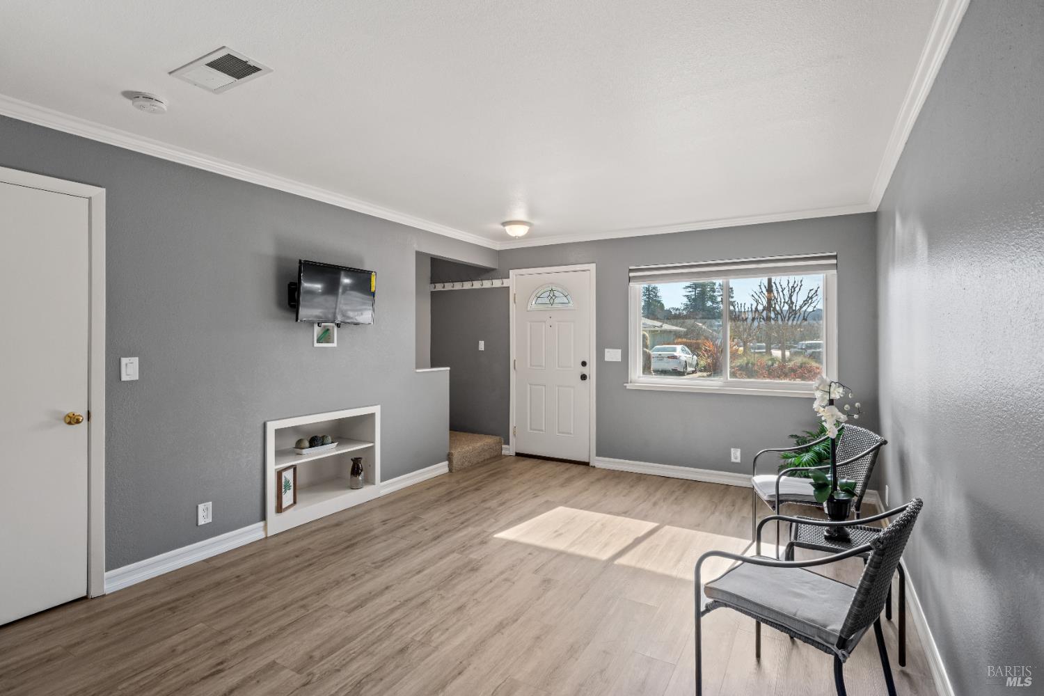 Detail Gallery Image 3 of 20 For 201 Main Cir, Ukiah,  CA 95482 - 3 Beds | 2 Baths