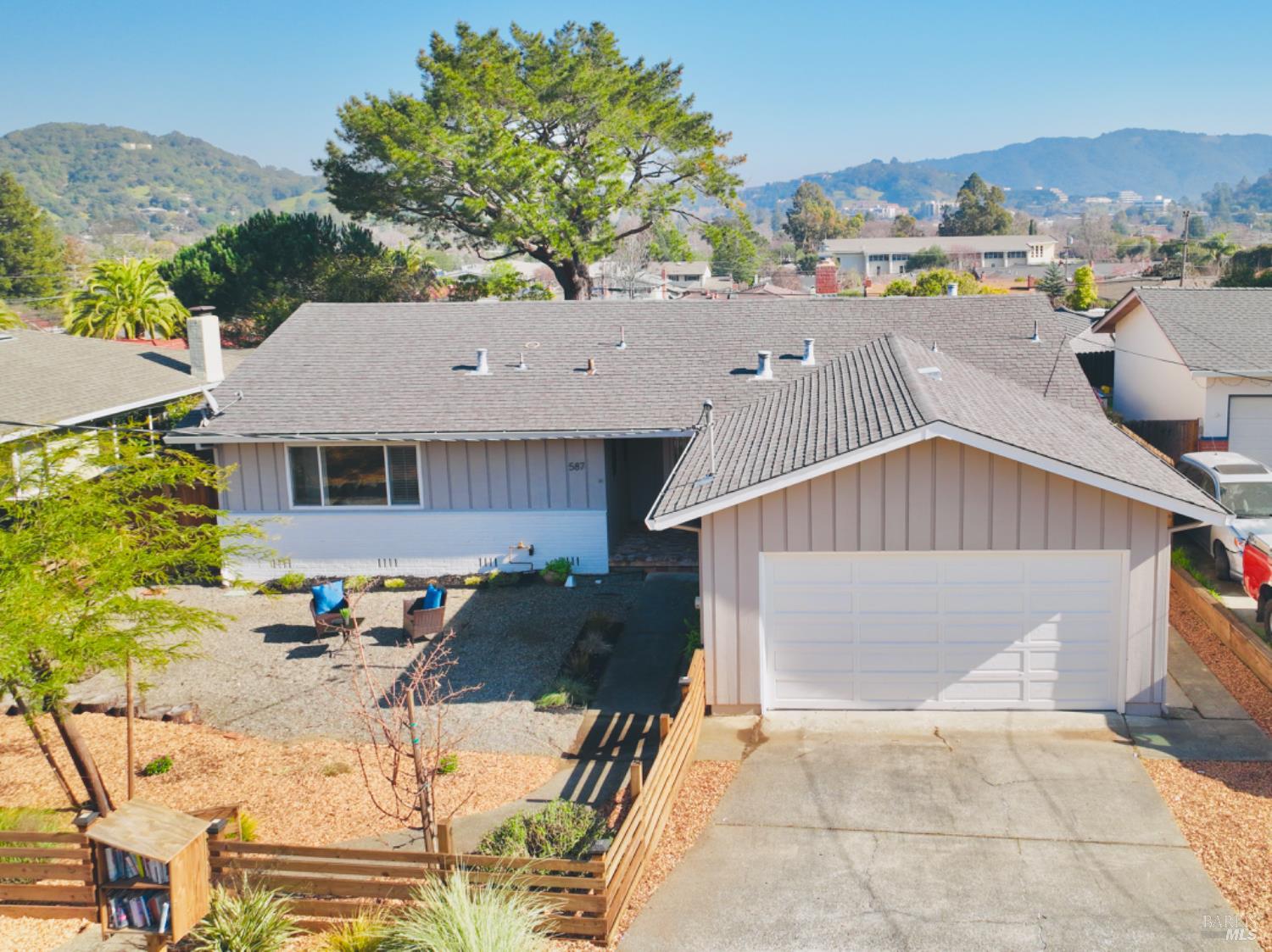 Detail Gallery Image 2 of 51 For 587 Tanbark Ter, San Rafael,  CA 94903 - 3 Beds | 2 Baths
