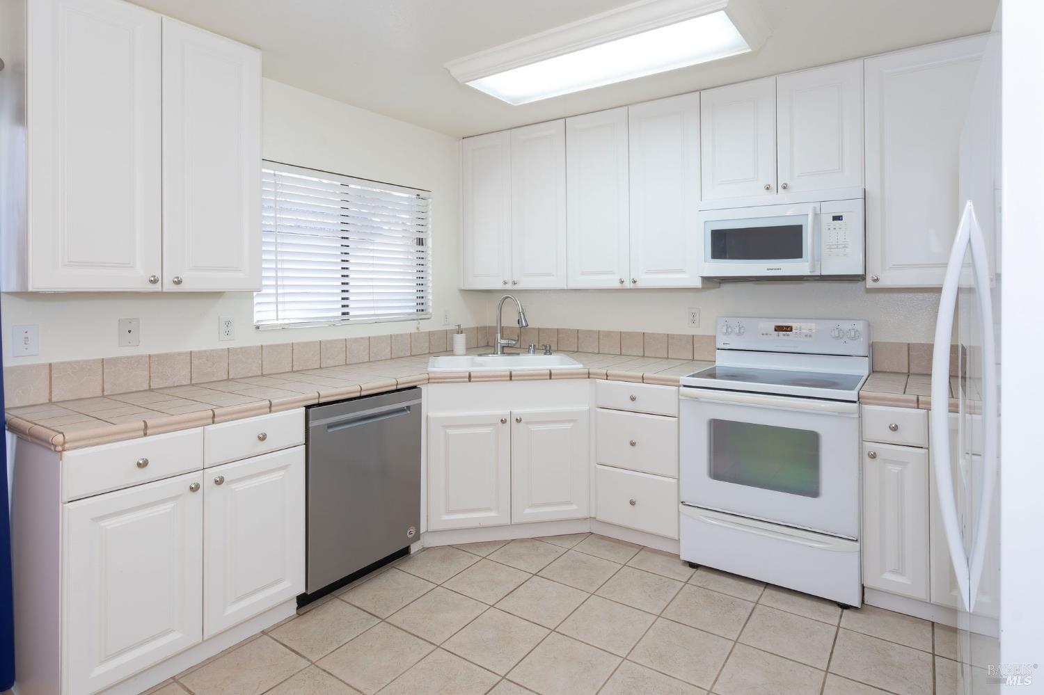 Detail Gallery Image 10 of 34 For 2791 Mcbride Ln #148,  Santa Rosa,  CA 95403 - 2 Beds | 1/1 Baths