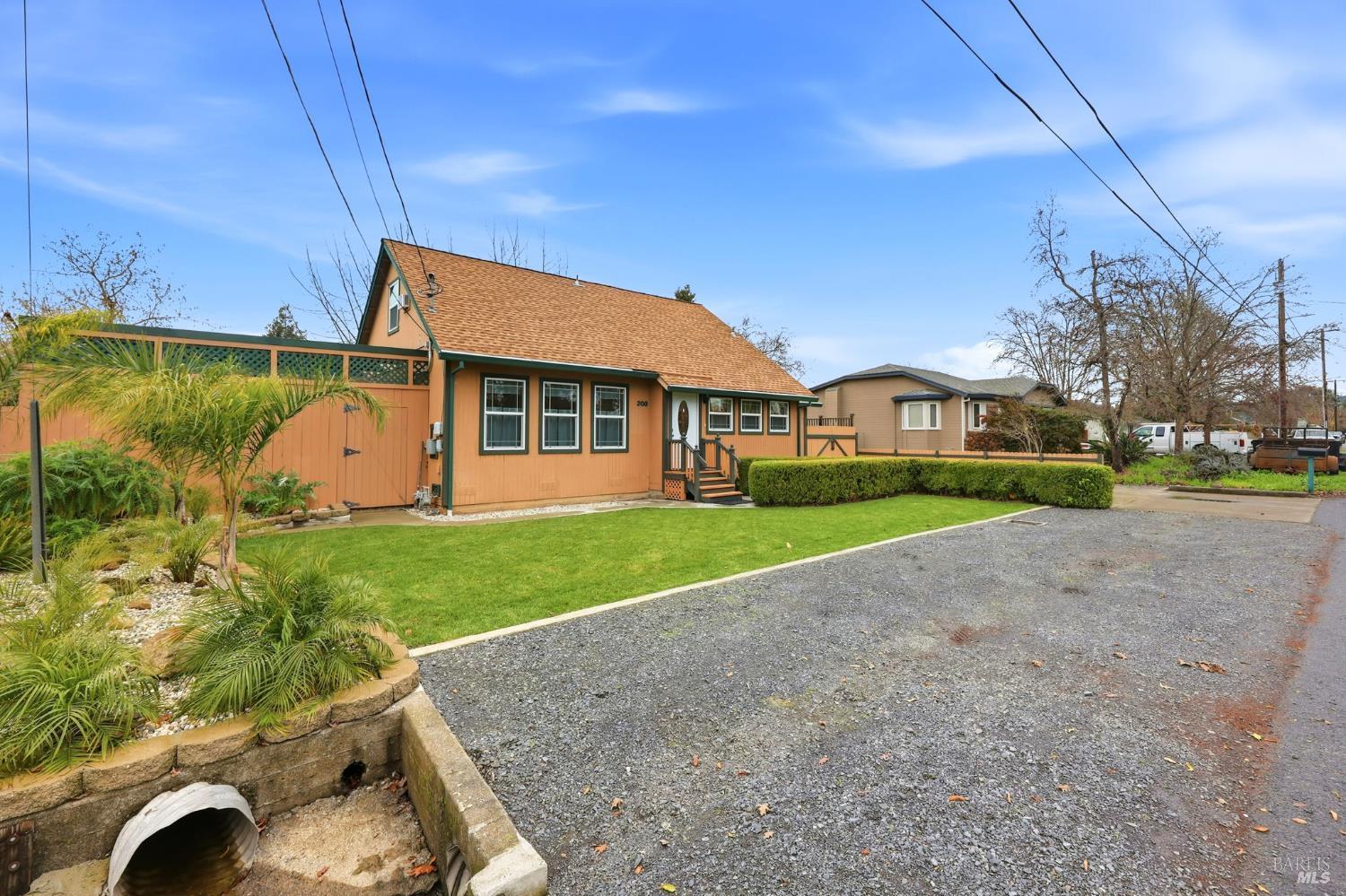 Detail Gallery Image 3 of 53 For 203 Cockrobin Ave, Windsor,  CA 95492 - 4 Beds | 2 Baths