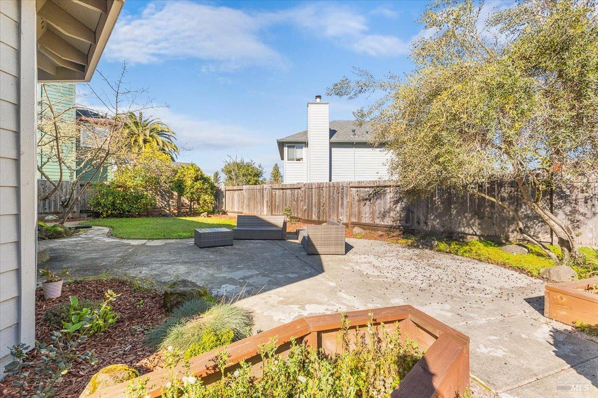 Detail Gallery Image 25 of 31 For 1705 Walnut Creek Dr, Santa Rosa,  CA 95403 - 4 Beds | 3 Baths