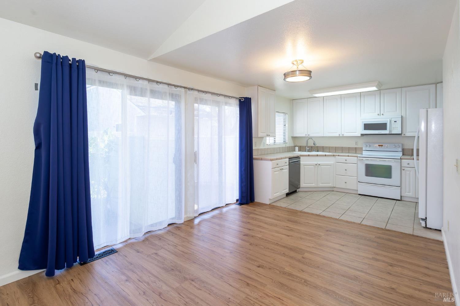 Detail Gallery Image 7 of 34 For 2791 Mcbride Ln #148,  Santa Rosa,  CA 95403 - 2 Beds | 1/1 Baths