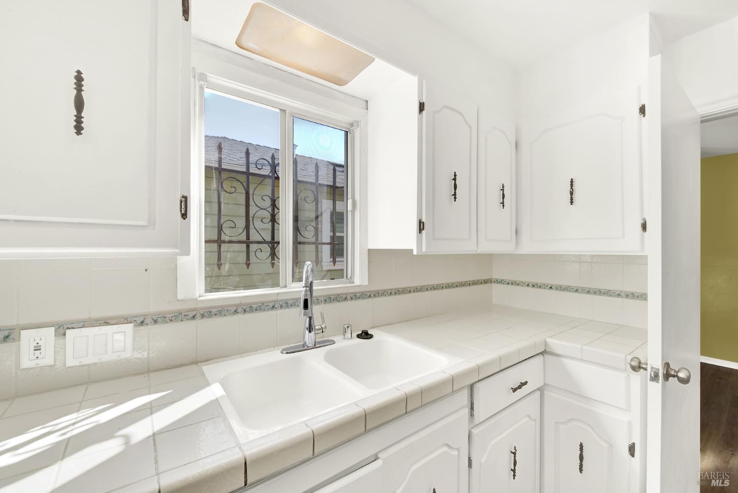 Detail Gallery Image 16 of 40 For 7608 Arthur St, Oakland,  CA 94605 - 3 Beds | 2 Baths