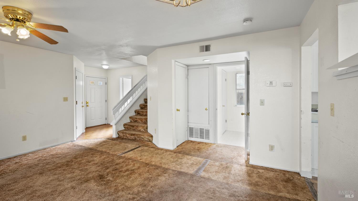 Detail Gallery Image 9 of 36 For 157 James River Rd, Vallejo,  CA 94591 - 4 Beds | 2/1 Baths