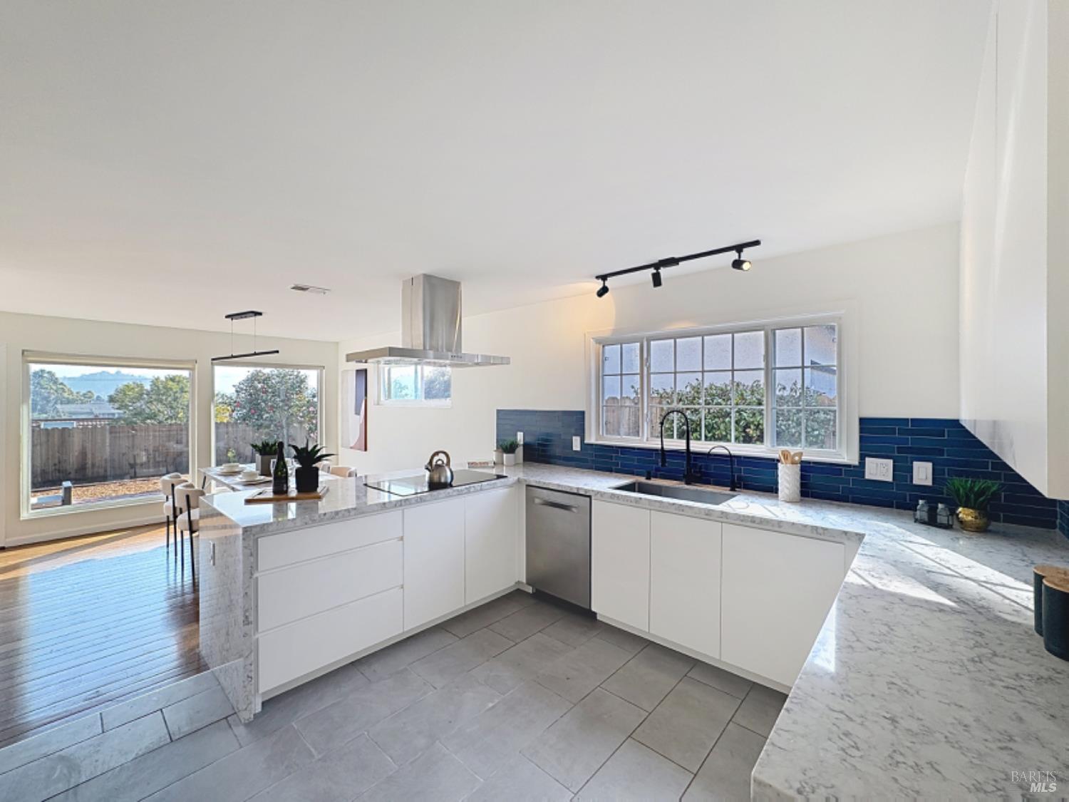 Detail Gallery Image 10 of 51 For 587 Tanbark Ter, San Rafael,  CA 94903 - 3 Beds | 2 Baths