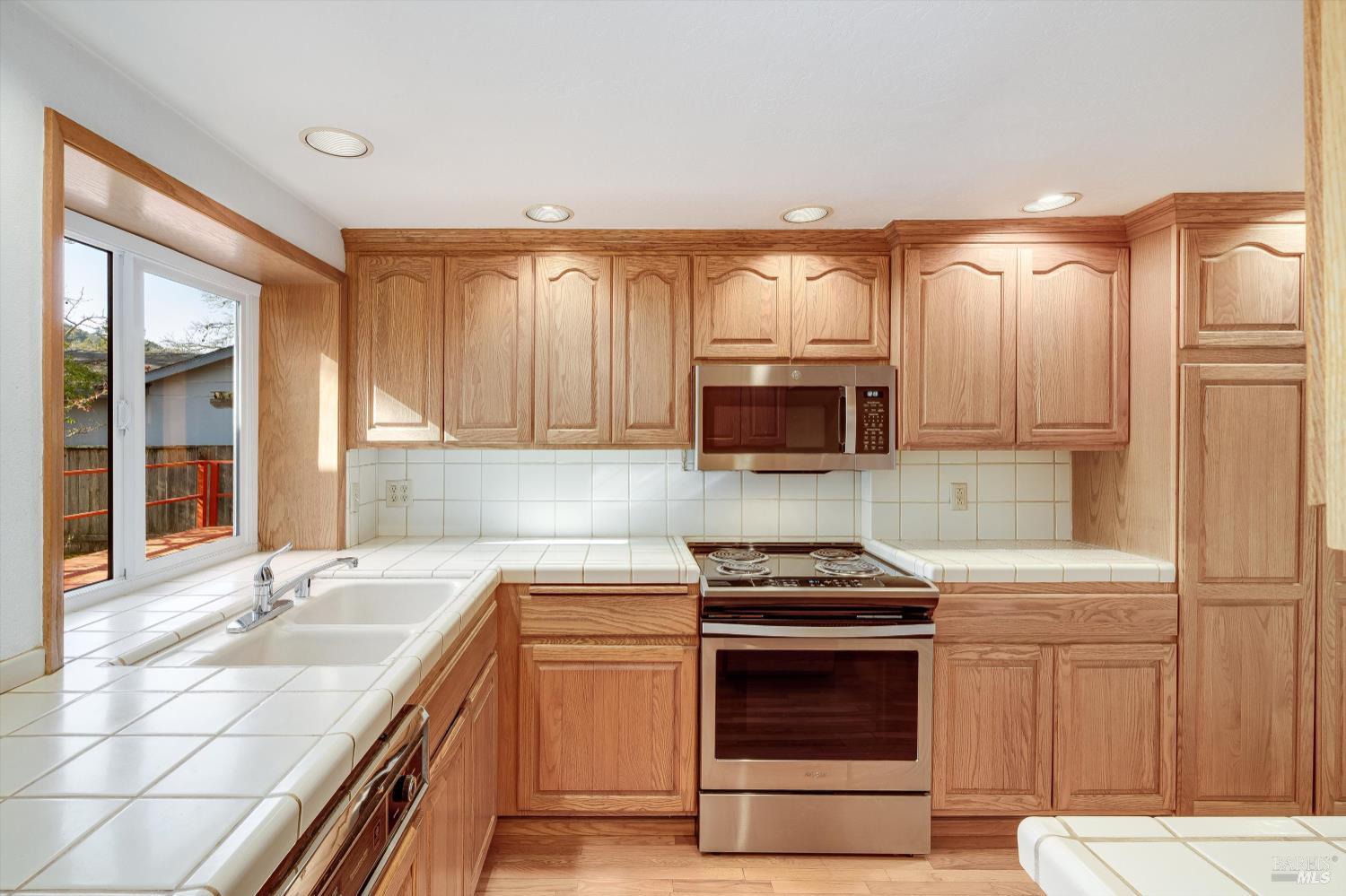 Detail Gallery Image 8 of 24 For 2565 Brookhaven Dr, Santa Rosa,  CA 95405 - 3 Beds | 2 Baths